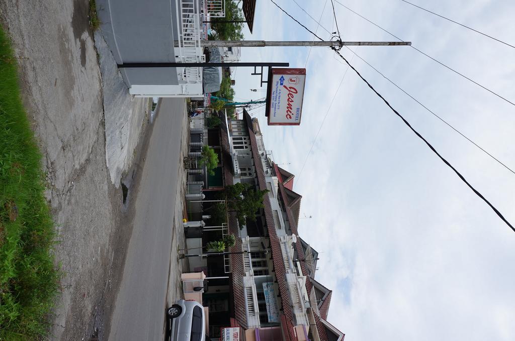 Jesnic Hotel Padang  Luaran gambar