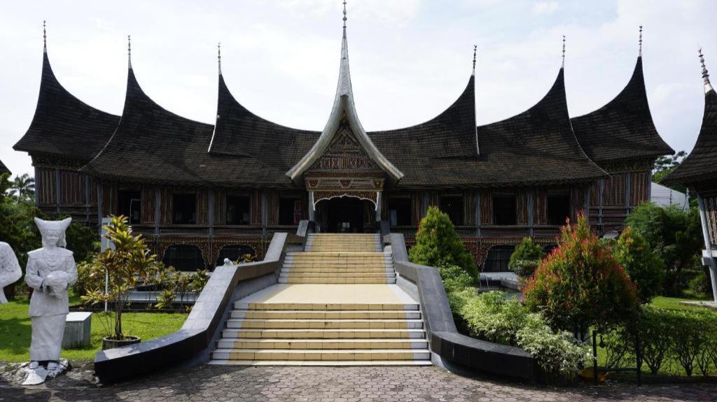 Jesnic Hotel Padang  Luaran gambar